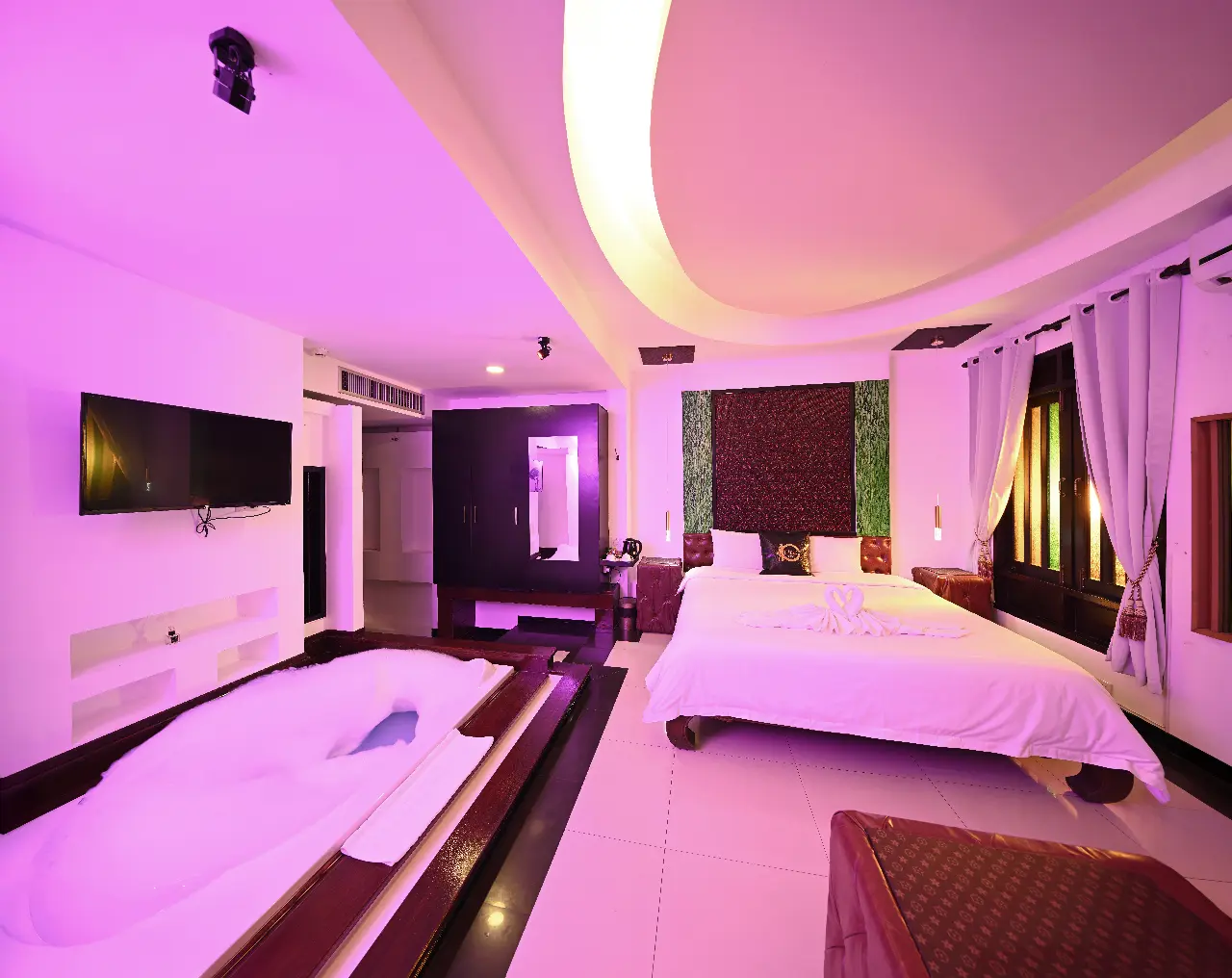 Climax Twin Deluxe Suite